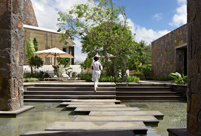 Imagen de la piscina del Hotel Long Beach Mauritius. Foto 16