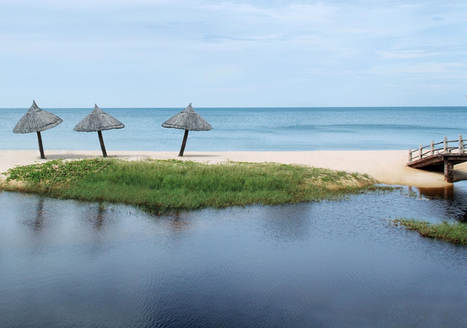 Imagen de los exteriores del Hotel Long Beach Resort Phu Quoc Island. Foto 13