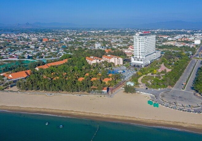 Imagen general del Hotel Long Thuan and Resort. Foto 1