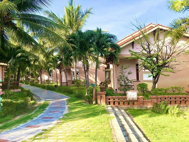 Imagen de los exteriores del Hotel Long Thuan and Resort. Foto 36