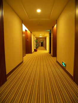 Imagen de los interiores del Hotel Long Zhou. Foto 17