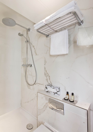 Imagen de la habitación del Hotel Longchamp Elysees. Foto 8