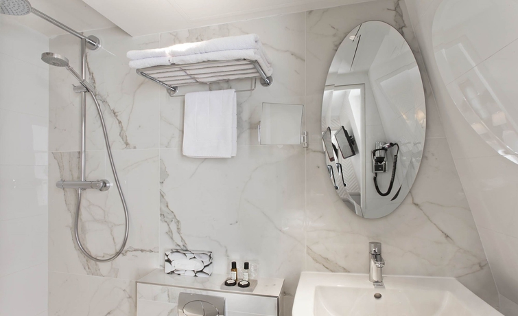 Imagen de la habitación del Hotel Longchamp Elysees. Foto 10
