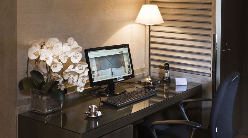 Imagen de la habitación del Hotel Longchamp Elysees. Foto 12