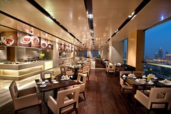 Imagen del bar/restaurante del Hotel Longchamp Garden. Foto 3