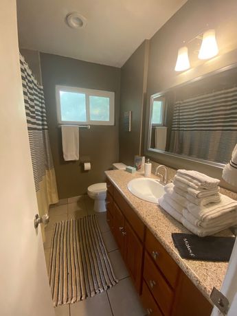 Imagen de la habitación del Hotel Longer Stay for Travelers Blocks from Hospital and Downtown Security Gates. Foto 17