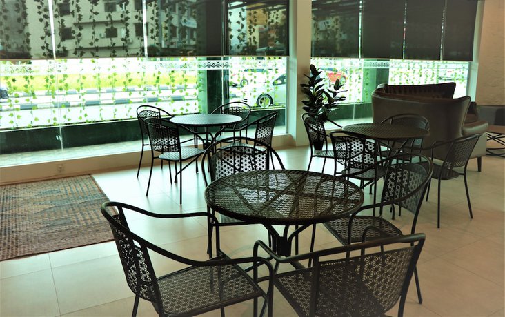 Imagen de los interiores del Hotel Longhouse. Foto 18
