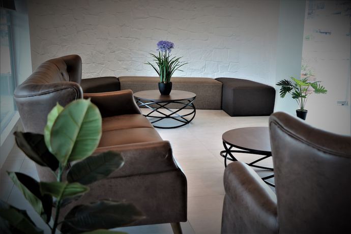 Imagen de los interiores del Hotel Longhouse. Foto 20