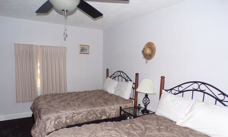 Imagen general del Hotel Longhouse Lodge Motel. Foto 1