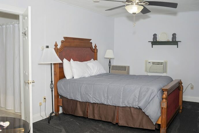 Imagen de la habitación del Hotel Longhouse Lodge Motel. Foto 13