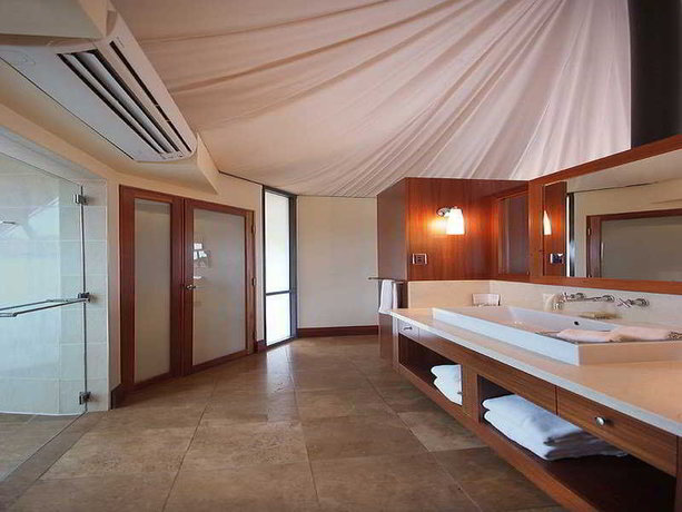 Imagen de la habitación del Hotel Longitude 131. Foto 5