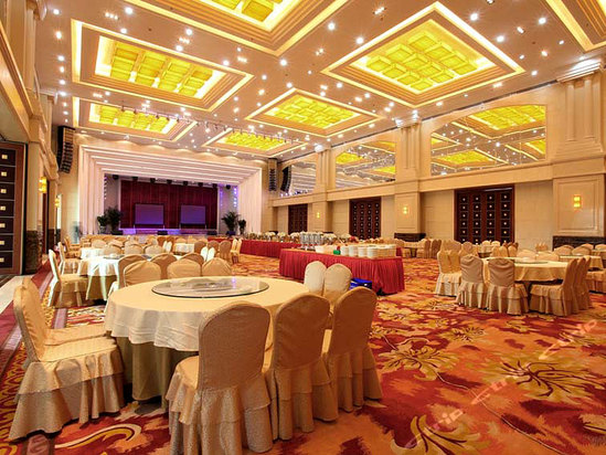 Imagen del bar/restaurante del Hotel Longmen Hotspring Tourist Resort. Foto 2