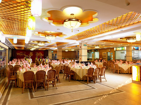 Imagen del bar/restaurante del Hotel Longmen Natural Hotspring Resort. Foto 2