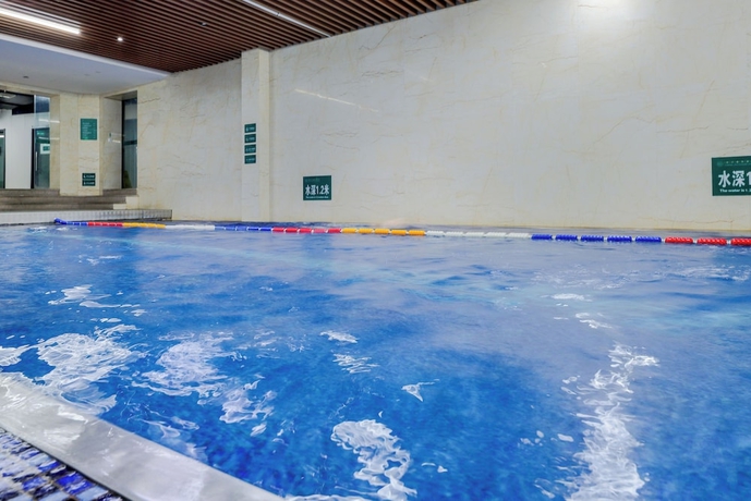 Imagen de la piscina del Hotel Longquan Jinsha Hotspring. Foto 16