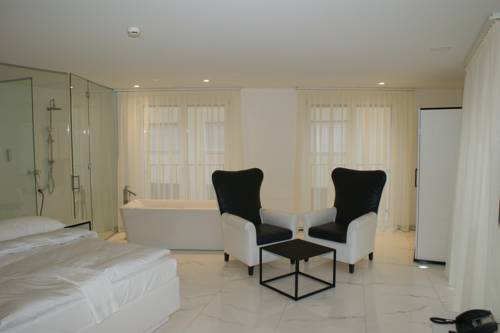 Imagen de la habitación del Hotel Longstay Residence Thessoni Home - Self Check In Serviced Apartments and. Foto 16