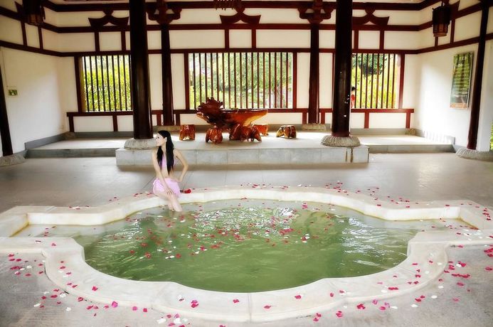 Imagen de la piscina del Hotel Longyuan Hot Spring - Heyuan. Foto 5