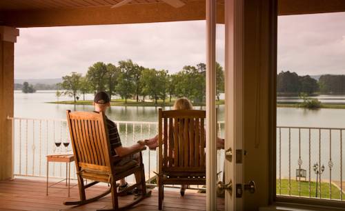 Imagen de la habitación del Hotel Lookout Point Lakeside Inn. Foto 12