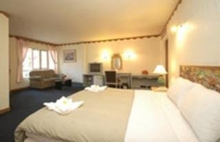 Imagen de la habitación del Hotel Lopburi Inn. Foto 9