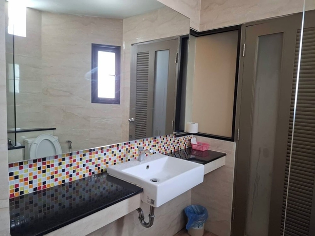 Imagen de la habitación del Hotel Lopburi Residence. Foto 13