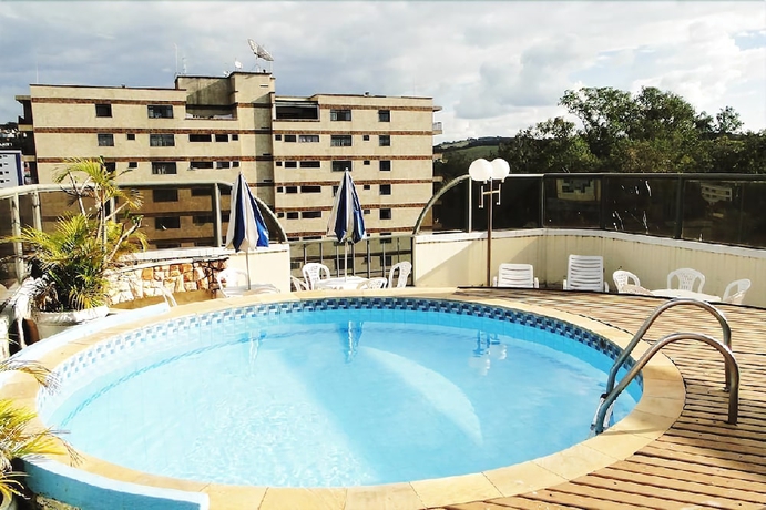 Imagen de la piscina del Hotel Lopes Caxambu. Foto 10