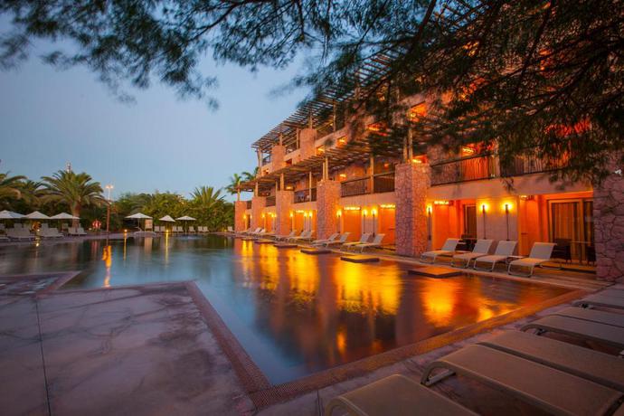 Imagen de la piscina del Hotel Lopesan Baobab Resort. Foto 26