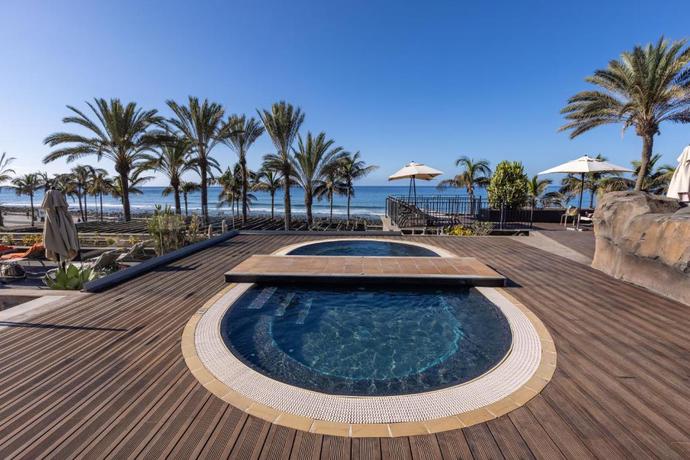 Imagen de la piscina del Hotel Lopesan Costa Meloneras Resort & Spa. Foto 22