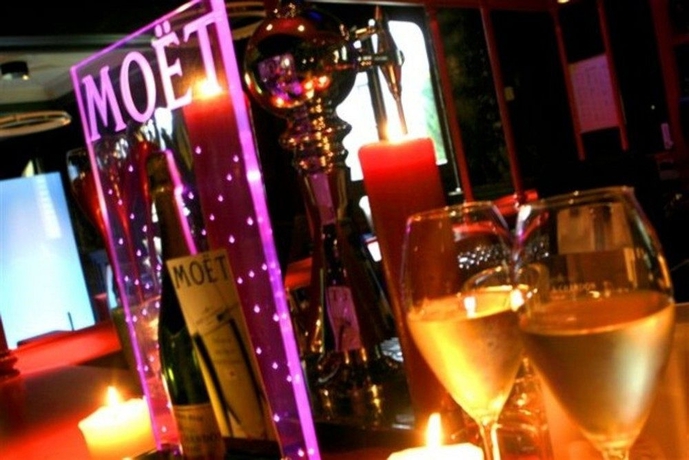 Imagen del bar/restaurante del Hotel Lopez De Haro. Foto 4