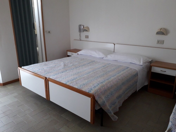 Imagen de la habitación del Hotel Lora, Rimini. Foto 8