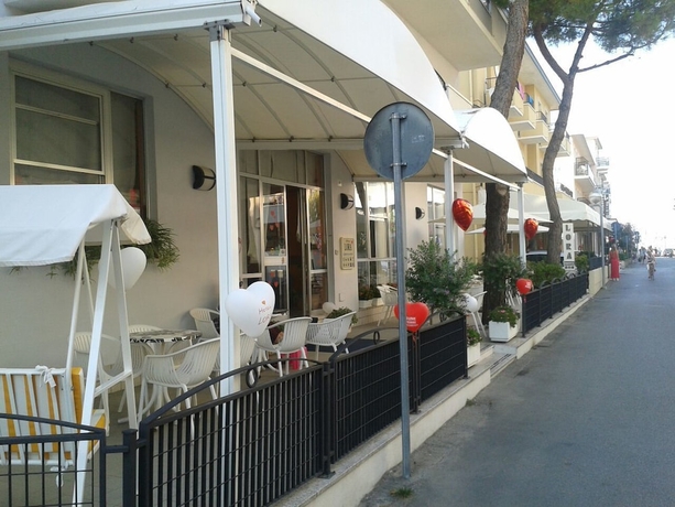 Imagen de los exteriores del Hotel Lora, Rimini. Foto 11