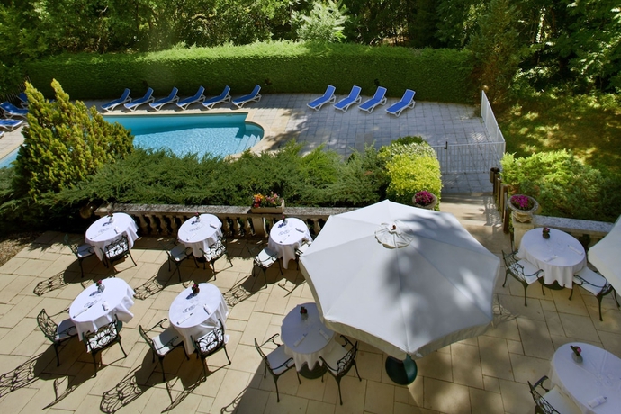 Imagen de la piscina del Hotel L'orangerie Du Chateau Des Reynats. Foto 18