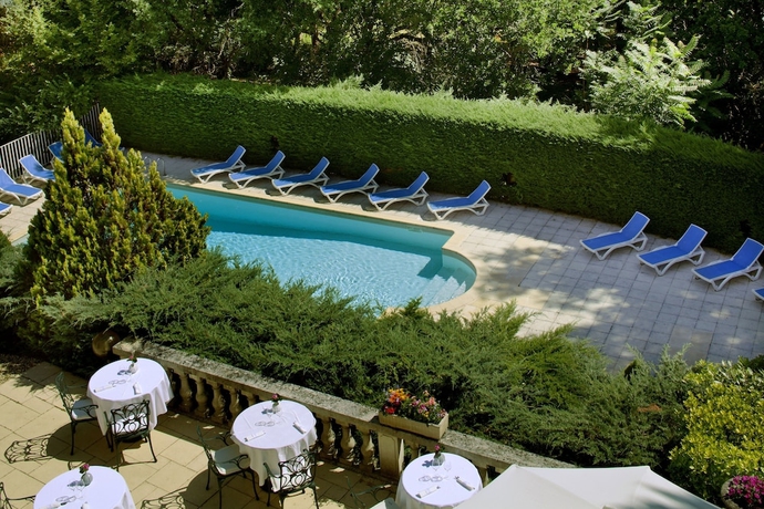 Imagen de la piscina del Hotel L'orangerie Du Chateau Des Reynats. Foto 19