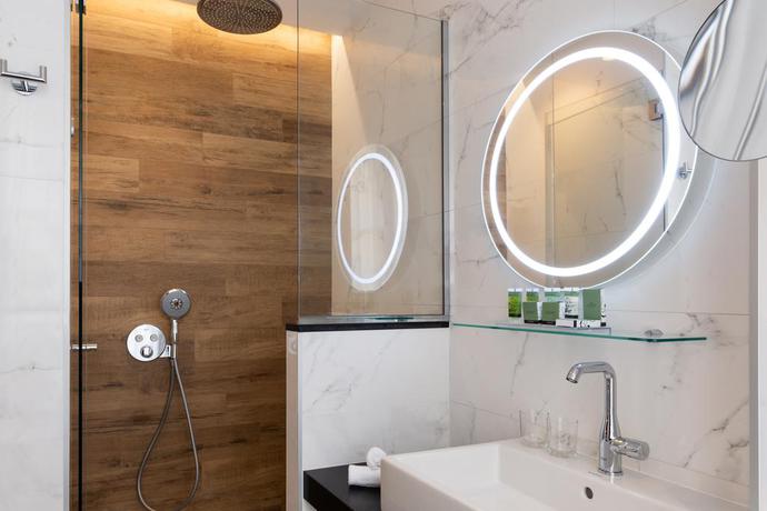 Imagen de la habitación del Hotel Lord Byron, París. Foto 10