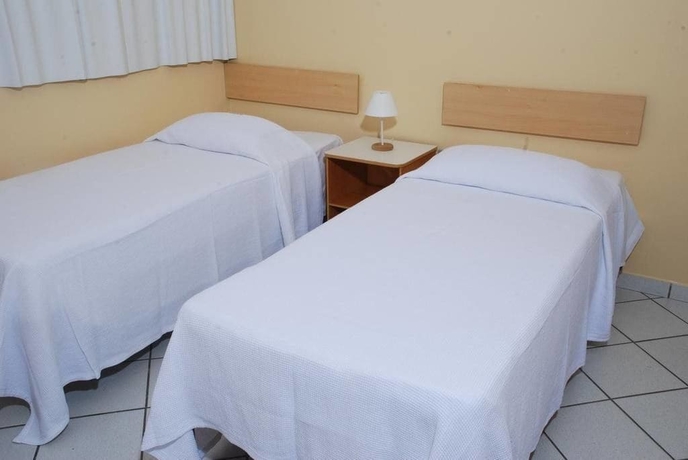 Imagen de la habitación del Hotel Lord Camburi. Foto 15