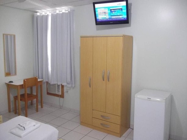 Imagen de la habitación del Hotel Lord Camburi. Foto 17