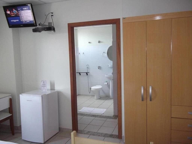 Imagen de la habitación del Hotel Lord Camburi. Foto 18
