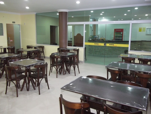 Imagen del bar/restaurante del Hotel Lord Camburi. Foto 5