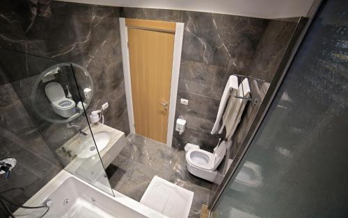 Imagen de la habitación del Hotel Lord and Restaurant At Autostation. Foto 10