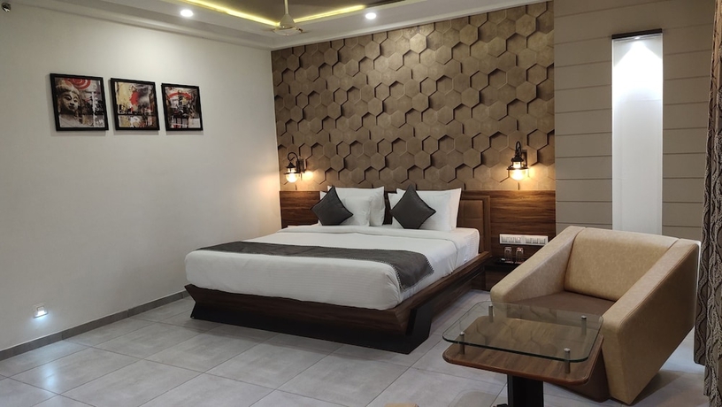 Imagen de la habitación del Hotel Lords Eco Inn Morbi. Foto 5