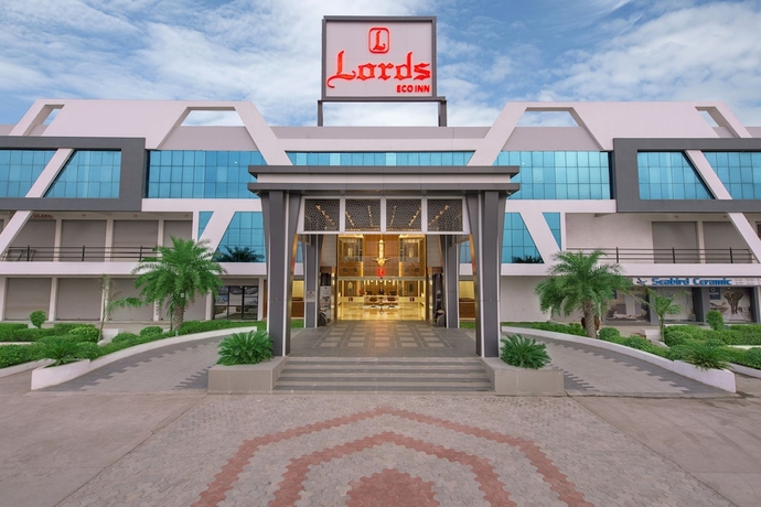 Imagen general del Hotel Lords Eco Inn Morbi. Foto 1