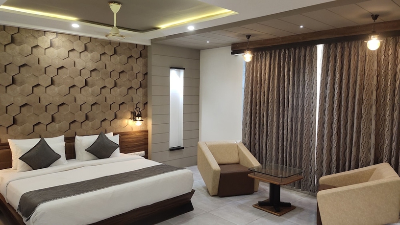 Imagen de la habitación del Hotel Lords Eco Inn Morbi. Foto 11