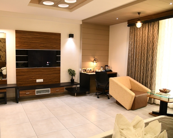 Imagen de la habitación del Hotel Lords Eco Inn Morbi. Foto 13
