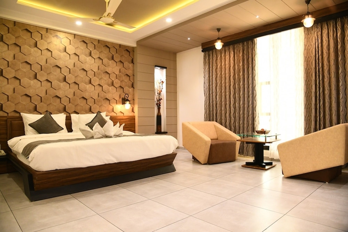 Imagen de la habitación del Hotel Lords Eco Inn Morbi. Foto 14