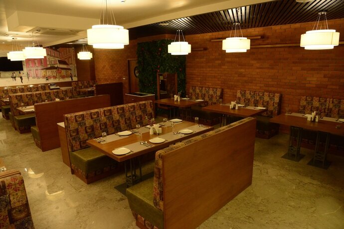 Imagen del bar/restaurante del Hotel Lords Inn Jamnagar. Foto 7