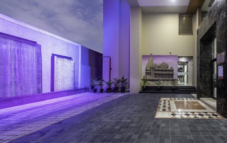 Imagen de los interiores del Hotel Lords Inn Somnath. Foto 16