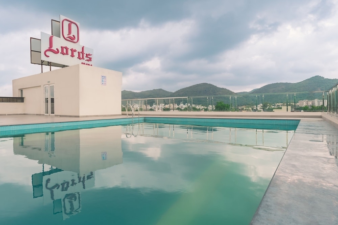 Imagen de la piscina del Hotel Lords Inn Udaipur. Foto 18