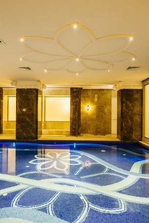 Imagen de la piscina del Hotel Lords Palace. Foto 12
