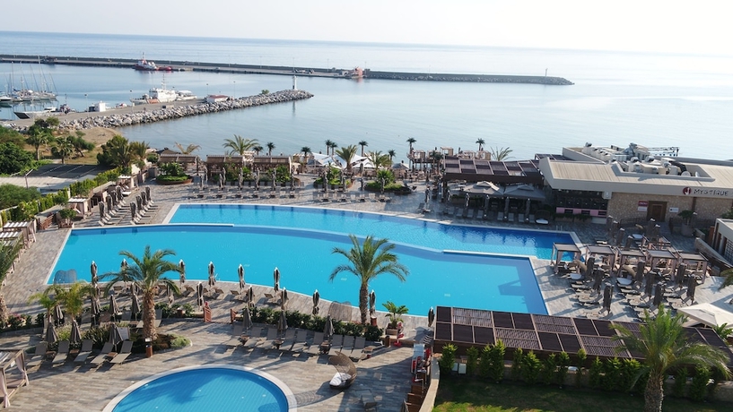 Imagen de la piscina del Hotel Lords Palace. Foto 13