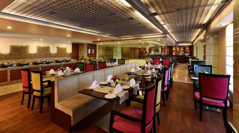 Imagen del bar/restaurante del Hotel Lords Plaza, Jaipur. Foto 10