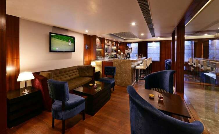 Imagen del bar/restaurante del Hotel Lords Plaza, Jaipur. Foto 11