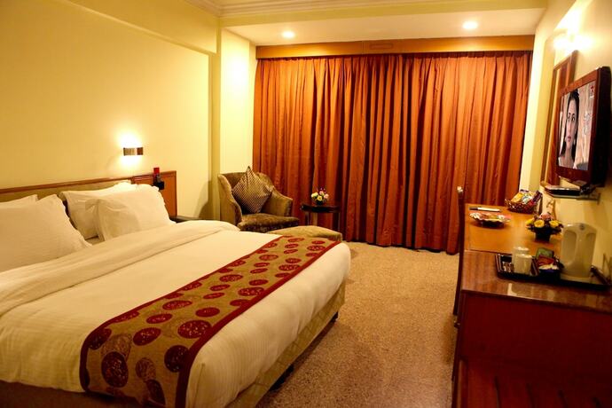 Imagen general del Hotel Lords Plaza, Surat. Foto 3